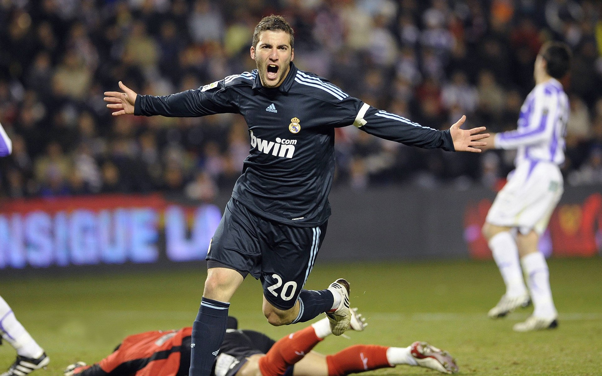 开运app入口-《英雄联盟》巅峰预选火爆启幕，冠军之战一触即发！